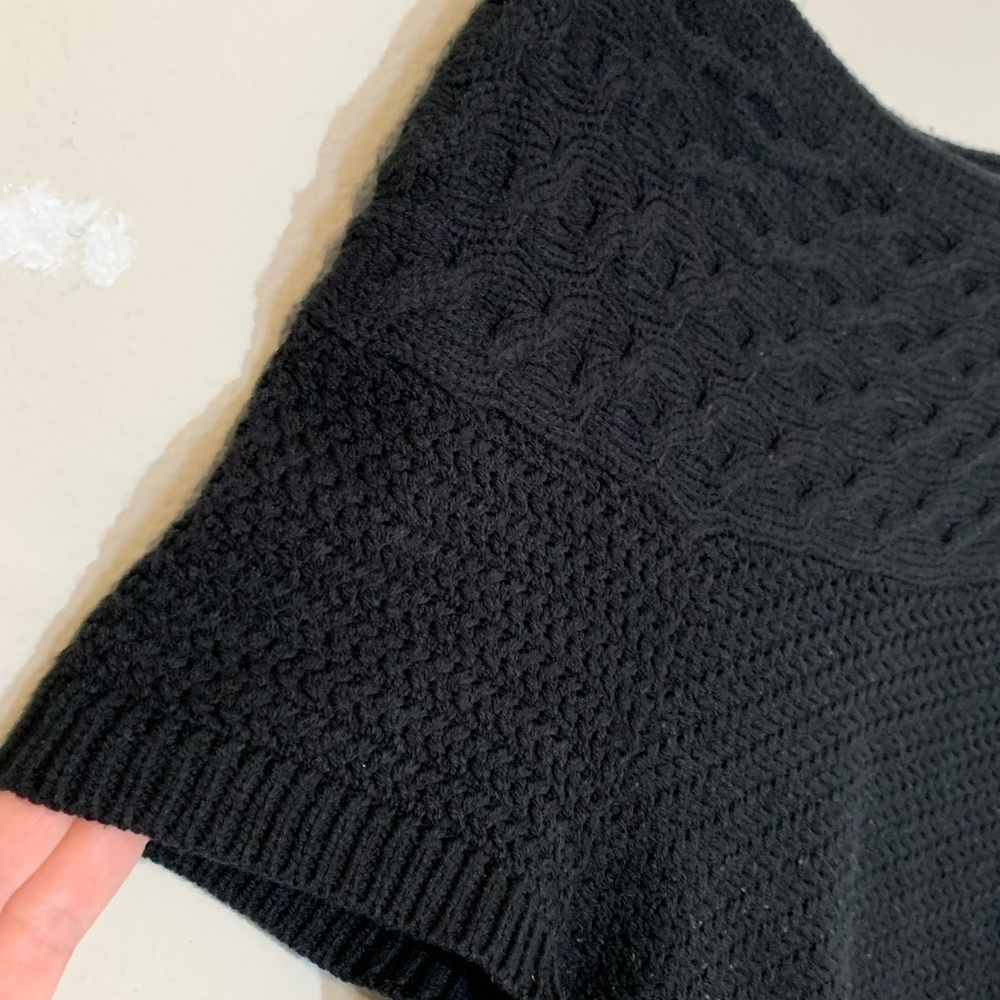 New York and Co. (size L) Black Short-sleeve, Cable print, boat neck Sweater Top - Picture 5 of 8